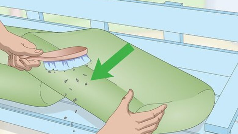 How to Store Outdoor Cushions for the Winter