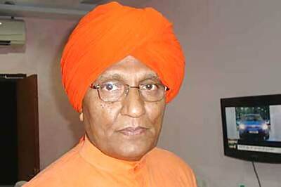 Delhi govt asks Agnivesh to return unspent grant