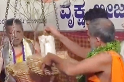 Vehicle Owners Should Plant Trees, Requests Vishwaprasanna Tirtha Swami