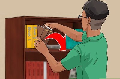 How to Declutter a Bookshelf