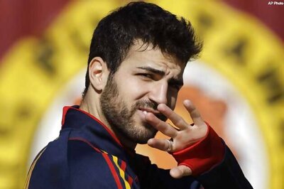 Wenger wins tussle over Fabregas with Barca
