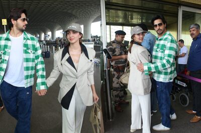 Sidharth Malhotra, Kiara Advani Walk Hand-in-Hand As They Jet Off For Vacay To Celebrate 1st Anniversary