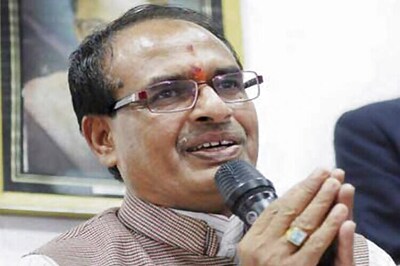 Politicians take to Twitter against Chouhan over Vyapam deaths
