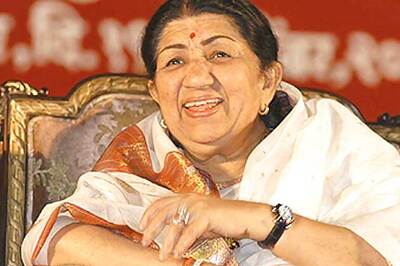Lata Mangeshkar mimicked at music award, industry baffled