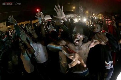 Curfew re-imposed in Missouri city where black teen shot by police
