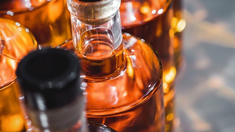 Delhi Bars, Hotels Refuse to Serve Alcohol After Expiry of Excise Licences; Noida Liquor Shops See Surge