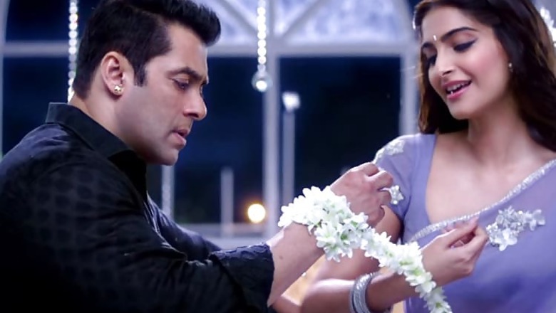 Salman Khan is my favourite co-star, he's 'bloody hot', says Sonam Kapoor