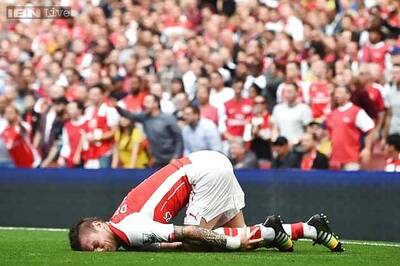 Arsenal defender Mathieu Debuchy out with bad ankle sprain