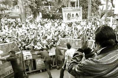 Amitabh Bachchan Shares Interesting Trivia About Sunday Darshan At Jalsa, 'From 1982, Without Fail..'