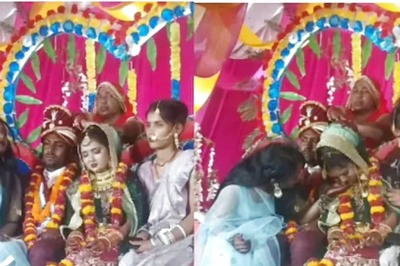 Watch: Bride Cries Seeing The Groom During Jaimala. Here's Why