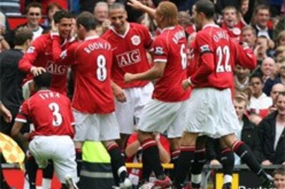 Reds, Chelsea start with thumping wins