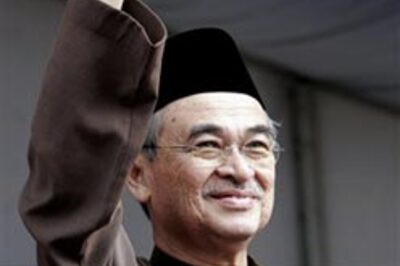 Badawi refuses to resign despite poor show at polls
