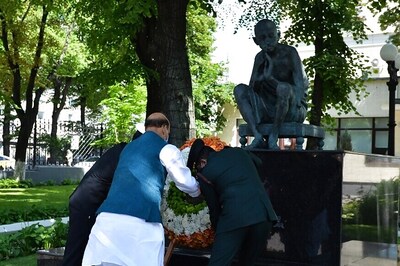 Rajnath Singh Pays Tributes to Mahatma Gandhi at Indian Embassy in Moscow