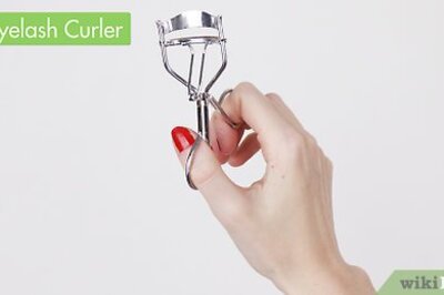 How to Use a Lash Curler