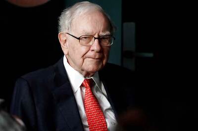 Warren Buffett Bashes Bitcoin as Thriving on Mystique, Favors Stocks