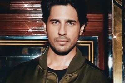 Viral! Sidharth Malhotra Sends Love to Jawans As They Dance On Kaala Chashma In Freezing Cold; Watch