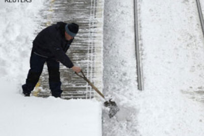 Heavy snow brings transport chaos in London