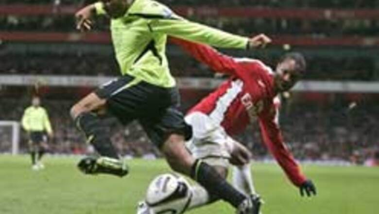 Arsenal enter Carling Cup quarter-finals