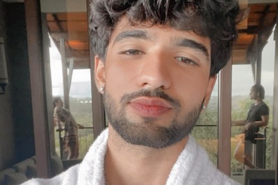 Kumkum Bhagya Actor Zeeshan Khan's Plan to Board Flight in Bathrobe Thwarted by Airport Staff