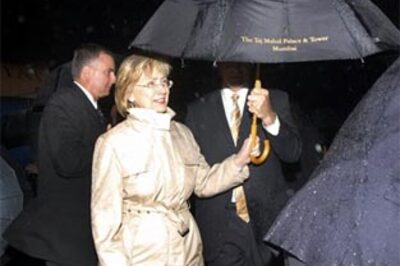 Hillary meets India Inc over breakfast