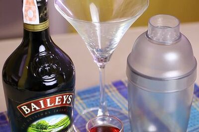 How to Make a Bailey's and Amaretto