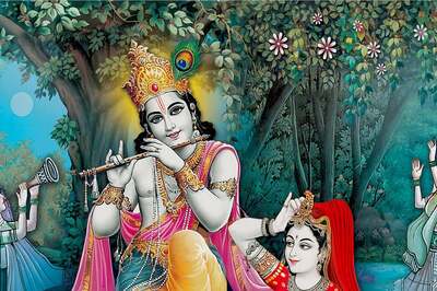 Krishna Janmashtami 2022: Do You Know Why Lord Krishna Wears Peacock Feather and Loves Flute?