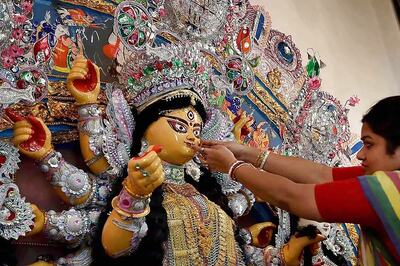 Durga Puja Organisers in Kolkata Recommend Safety Measures During Festivities