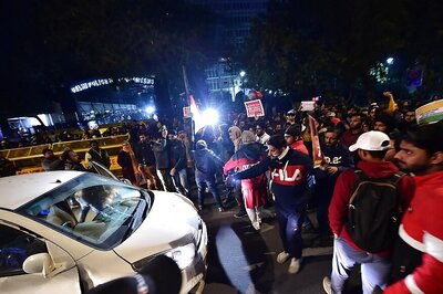 Students Gather Outside Police Headquarters in Delhi to Condemn Attack Outside Jamia Millia