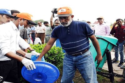 On Swachh Drive at India Gate, Alphons Finds Garbage Everywhere Except in Trash Bins