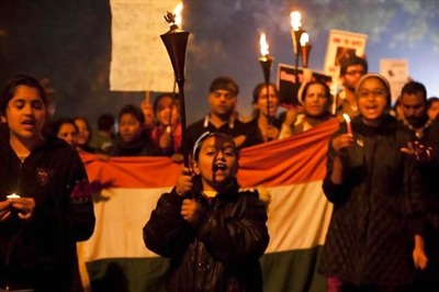 Pak groups hold candle light vigil for Delhi braveheart