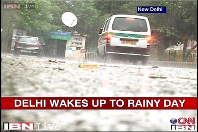 Heavy rains lash Delhi on Friday morning