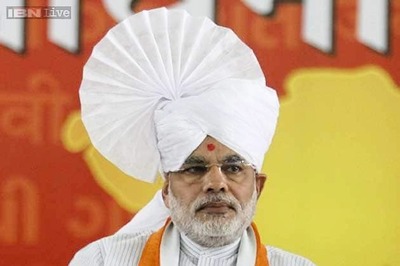 Oommen Chandy targets Modi, calls him 'exponent of separatism'