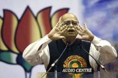 Advani declares assets worth Rs 3.5 cr