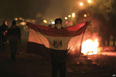 Egypt: Police clashes with Islamist protestors at Tahrir Square