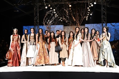AIFWAW16, Day 2: Samant Chauhan's dramatic Silk Route-based show makes for a unique sight