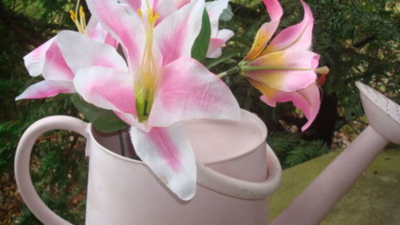 How to Paint Easter Lilies in Watercolor