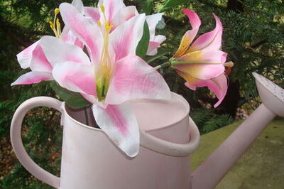 How to Paint Easter Lilies in Watercolor
