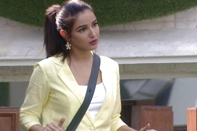 Jasmin Bhasin Clarifies After Her Message for 'Manipulators' is Misconstrued