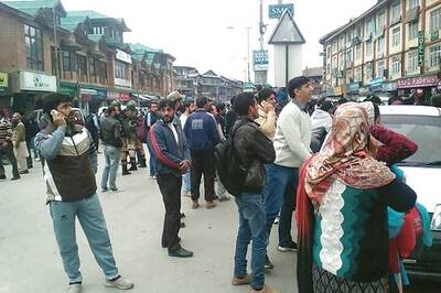 Massive earthquake jolts North India, 2 Armymen injured in Kashmir