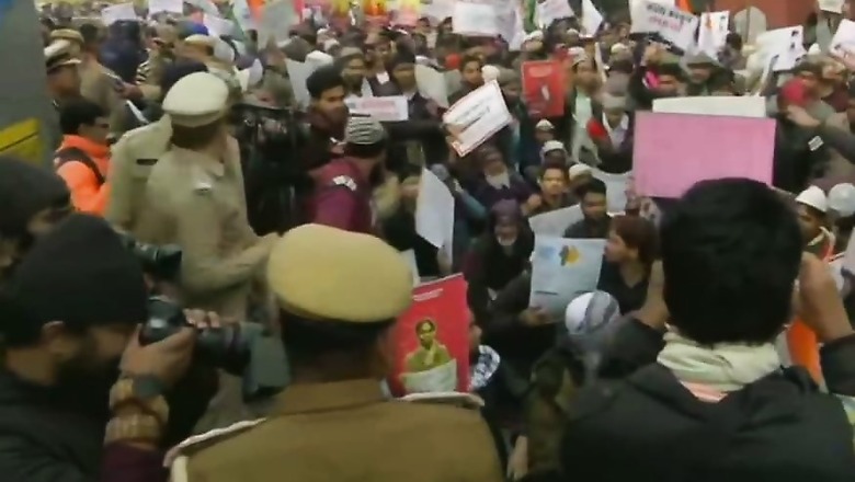 Delhi-Gurugram Border Choked, 19 Metro Stations Shut as Police Crack Down on Anti-CAA Protesters