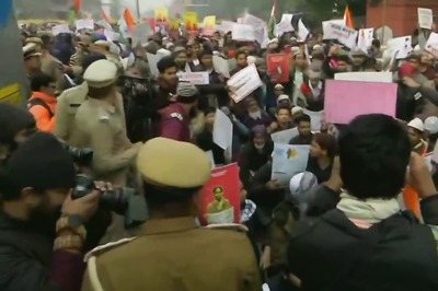Delhi-Gurugram Border Choked, 19 Metro Stations Shut as Police Crack Down on Anti-CAA Protesters