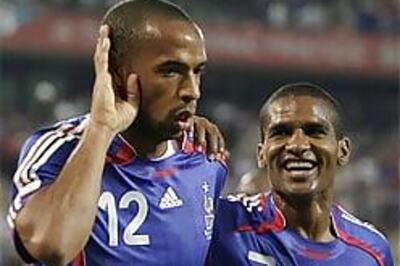 France beat Togo 2-0 to qualify