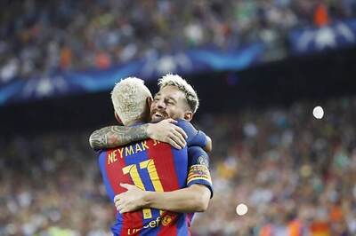 Neymar Gives Lionel Messi Lift on Private Jet