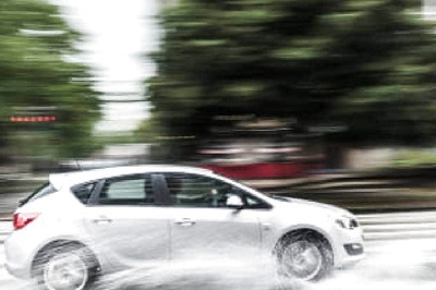 Monsoon Driving Alert: Avoid This Deadly Risk on Wet Roads, Hydroplaning Dangers Unveiled