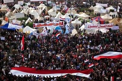 Protesters surge around Egypt's presidential palace