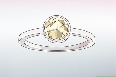 How to Opt for a Gemstone Engagement Ring