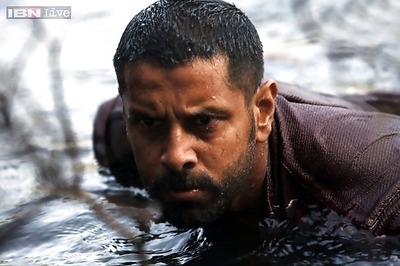 Vikram shaves head for Tamil romantic-thriller 'Ai'
