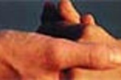 Groom finds way out of wedding, sets venue on fire