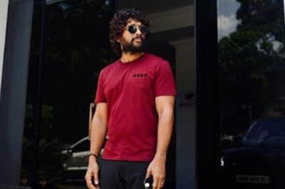Allu Arjun Looks Ultra Cool As He Steps Out for Casual Outing; See Pics
