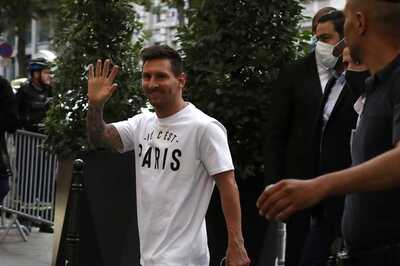 Lionel Messi Receives Wild Welcome from Fans at Official Unveiling in Paris | WATCH